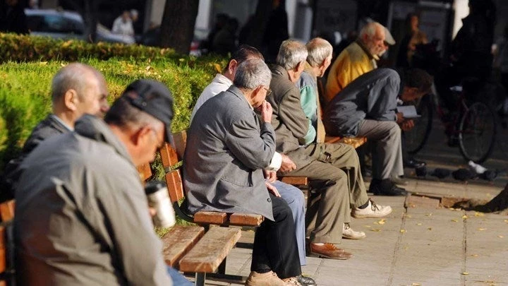 Τα Μνημόνια διαλύουν την Ελλάδα: O πληθυσμός μειώθηκε κατά 30.000 άτομα μέσα σε ένα χρόνο